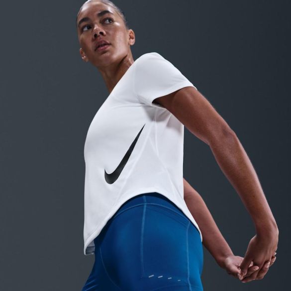 Женская футболка NIKE W NK TEMPO SWSH HBR DF SS TOP_image_2