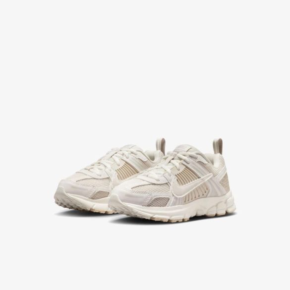 Дитячі кросівки NIKE VOMERO 5 LACE (PS)_image_5