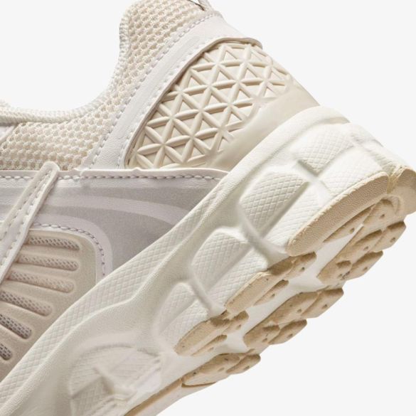 Дитячі кросівки NIKE VOMERO 5 LACE (PS)_image_8