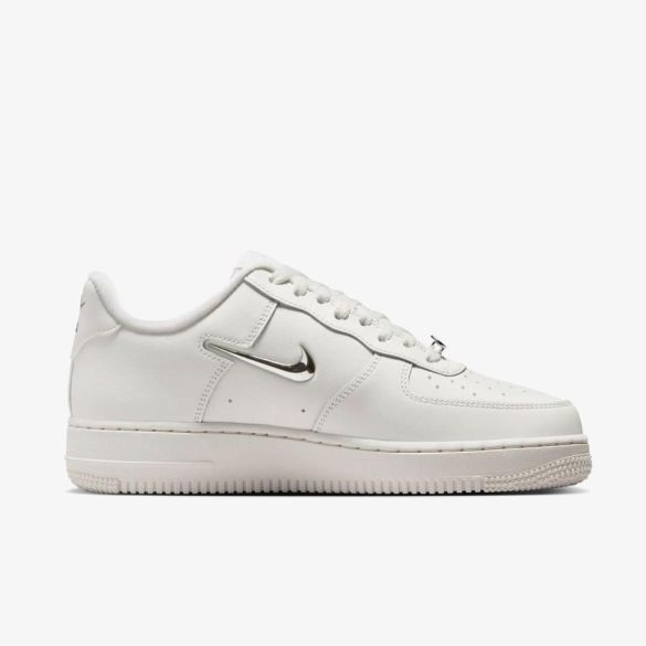 Женские кроссовки NIKE WMNS AIR FORCE 1 '07_image_3